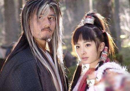 2004年，杨幂在李少红的推荐下去试镜“郭襄”，张纪中一眼相中了她。然而网上却出