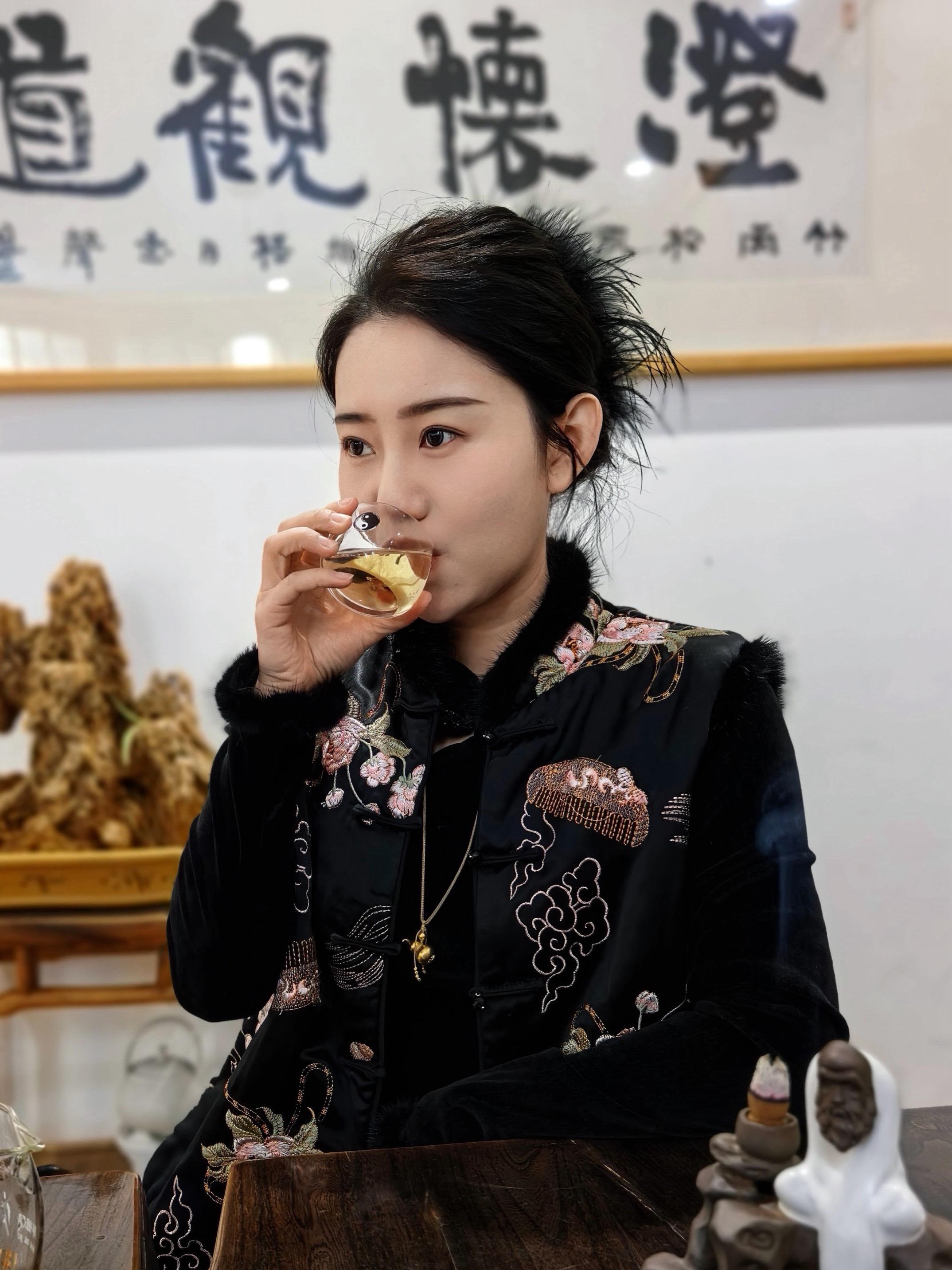 因为喜欢这首歌，所以找了组照片…