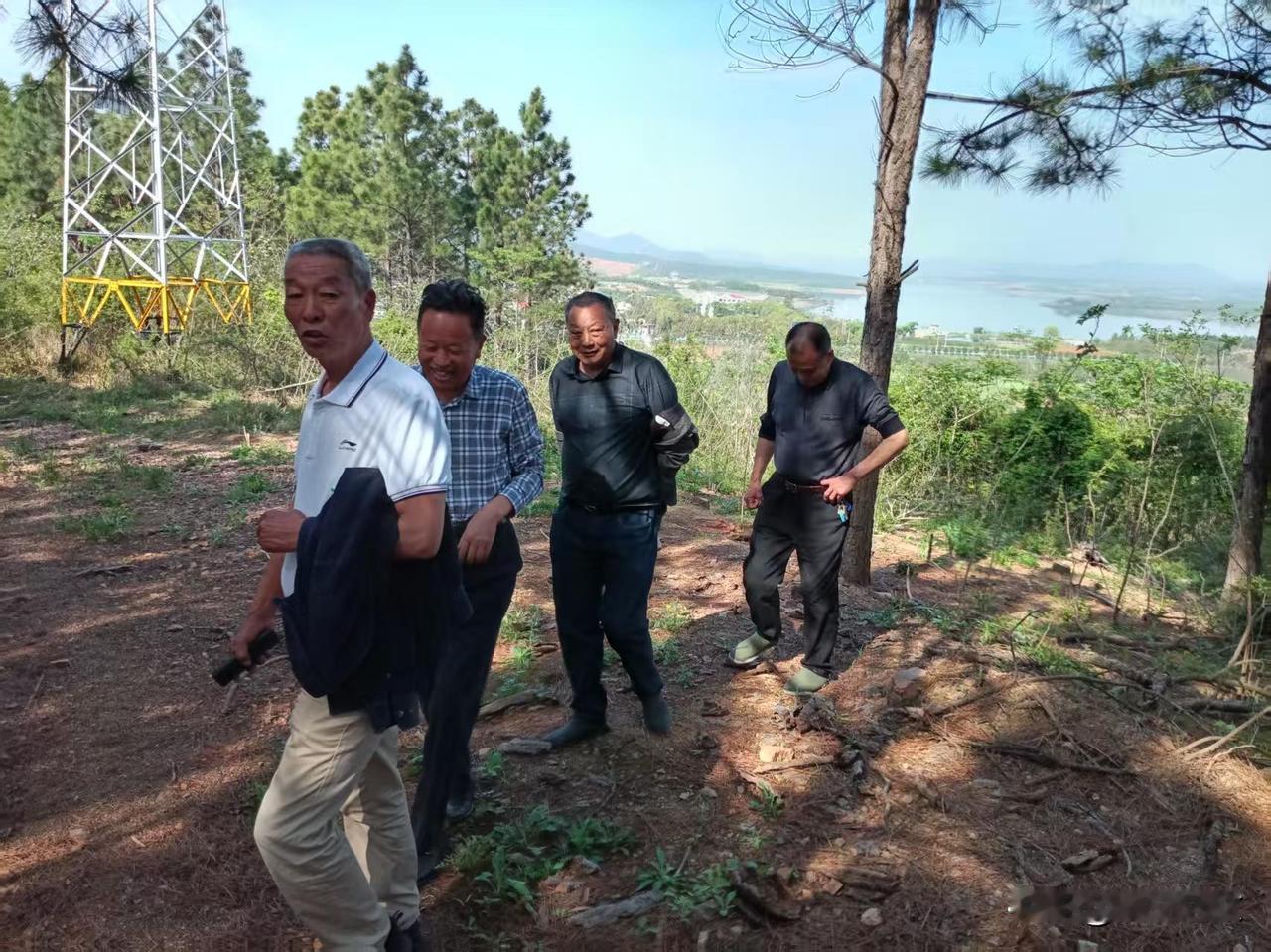 逻辑混乱。“不是上级的命令；总比前三十年强”，你用现在跟50年前比，强了一些。这
