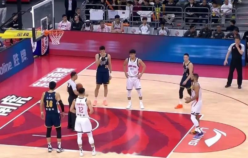 cba 徐杰砍17+9郭艾伦低迷仅9+4 广东男篮险胜广州夺开赛三连胜广东男篮v