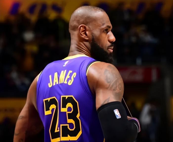 詹姆斯老当益壮东契奇大号准三双湖人再胜火箭
北京时间3月19日中午，NBA常规赛