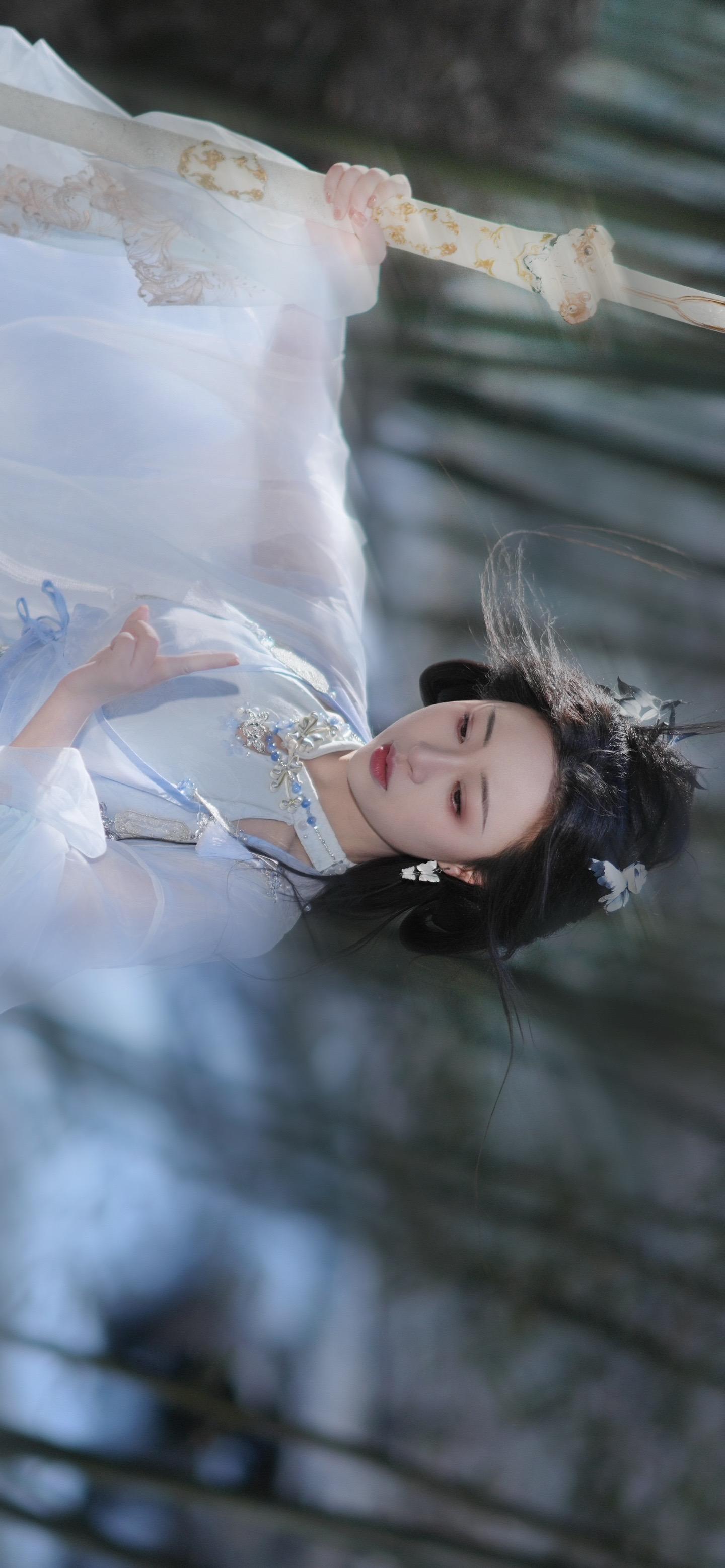我那一心向道的白月光师姐。