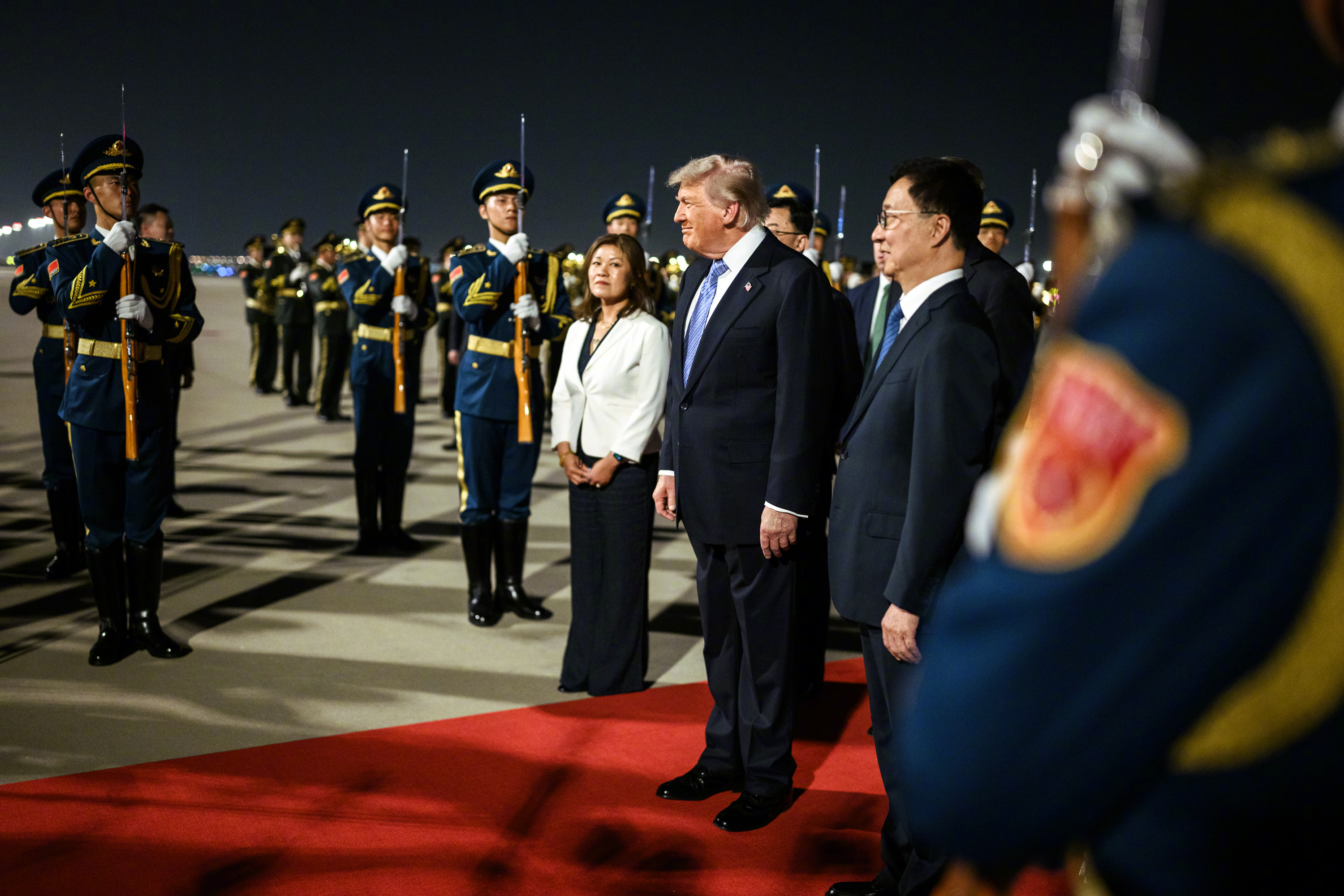 美国白宫在社交媒体平台上发布的特朗普抵京照片 