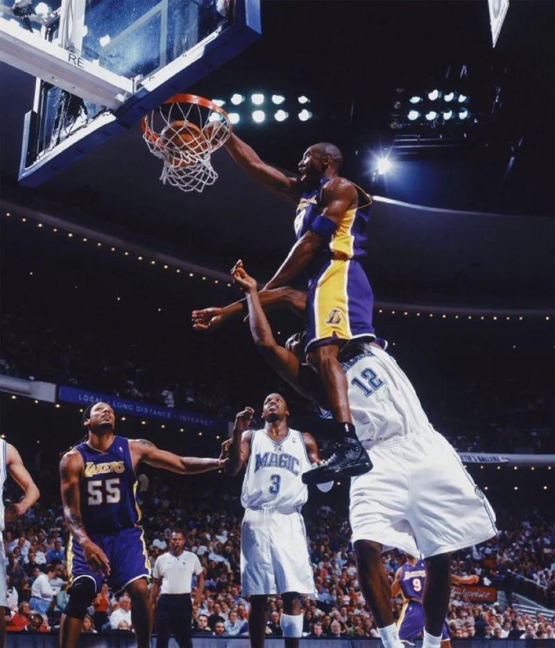 【🏀传奇永存！媒体晒出科比骑扣霍华德经典瞬间，梦回2004⏰】 

欢迎来到N