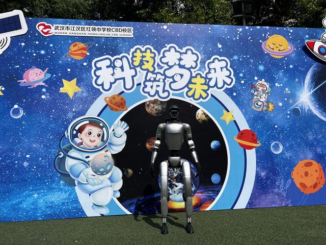 粤语只是开始：当机器人“入乡随俗”，租赁市场正降温重构