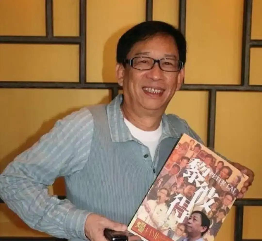 “左青龙，右白虎，老牛在腰间，龙头在胸口……”当年在电影里掏出大刀、滑稽又好笑的