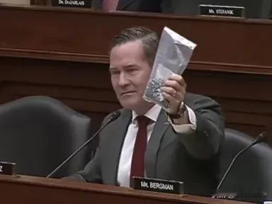有网友好奇揭发“9万美元一袋螺丝套件”的美国议员近况如何？他叫迈克尔·沃尔兹。