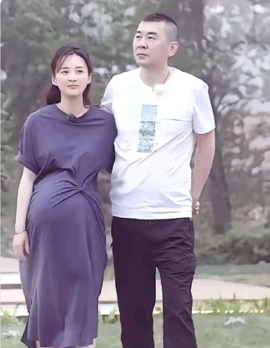 要说娱乐圈里真正的“郎才女貌”，陈建斌和蒋勤勤这对夫妻绝对算得上标杆。

陈建斌