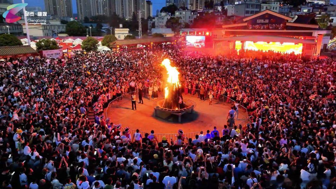 云南这份火把节攻略太全面了2026正值云南火把节申遗成功二十周年，各地开启热闹狂