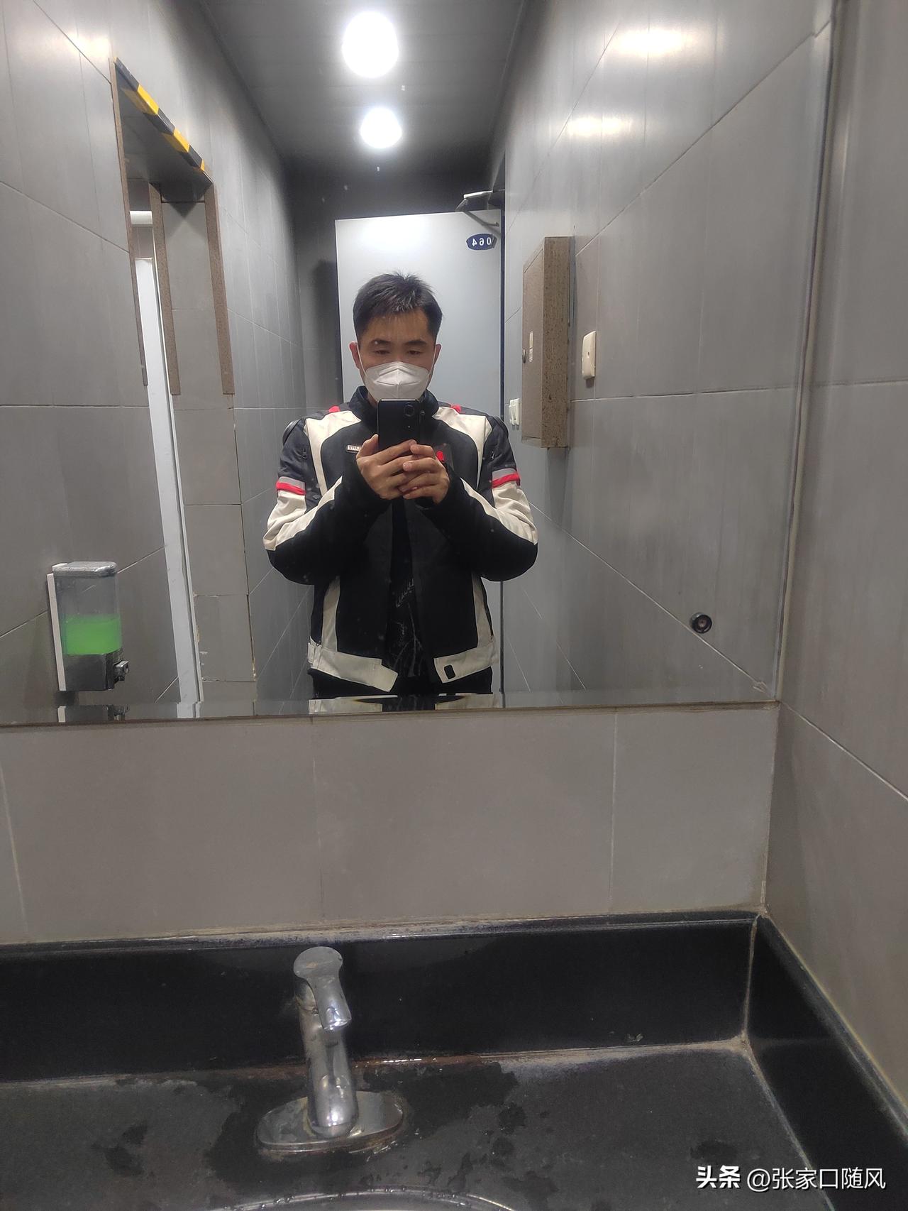 很多人都在晒摩托车，天气好了准备好骑行生活。

你们晒摩托车，我晒晒我自己，感觉