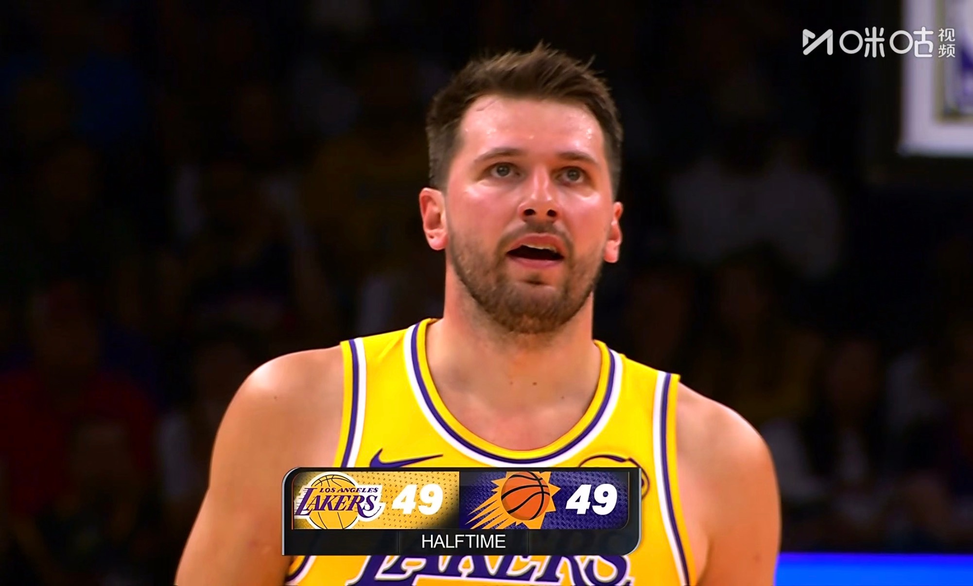半场湖人49:49打平太阳，有什么想说的？东契奇18分4篮板2助攻，里夫斯9分2