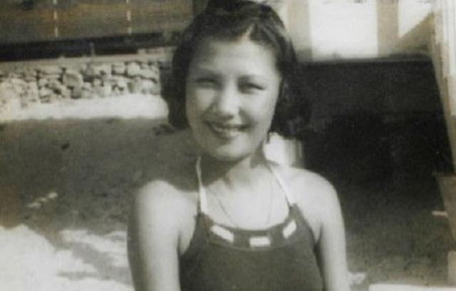 1935年，孙中山之子孙科在一场聚会上邂逅了“苗王公主”蓝妮，两人一见钟情。此时