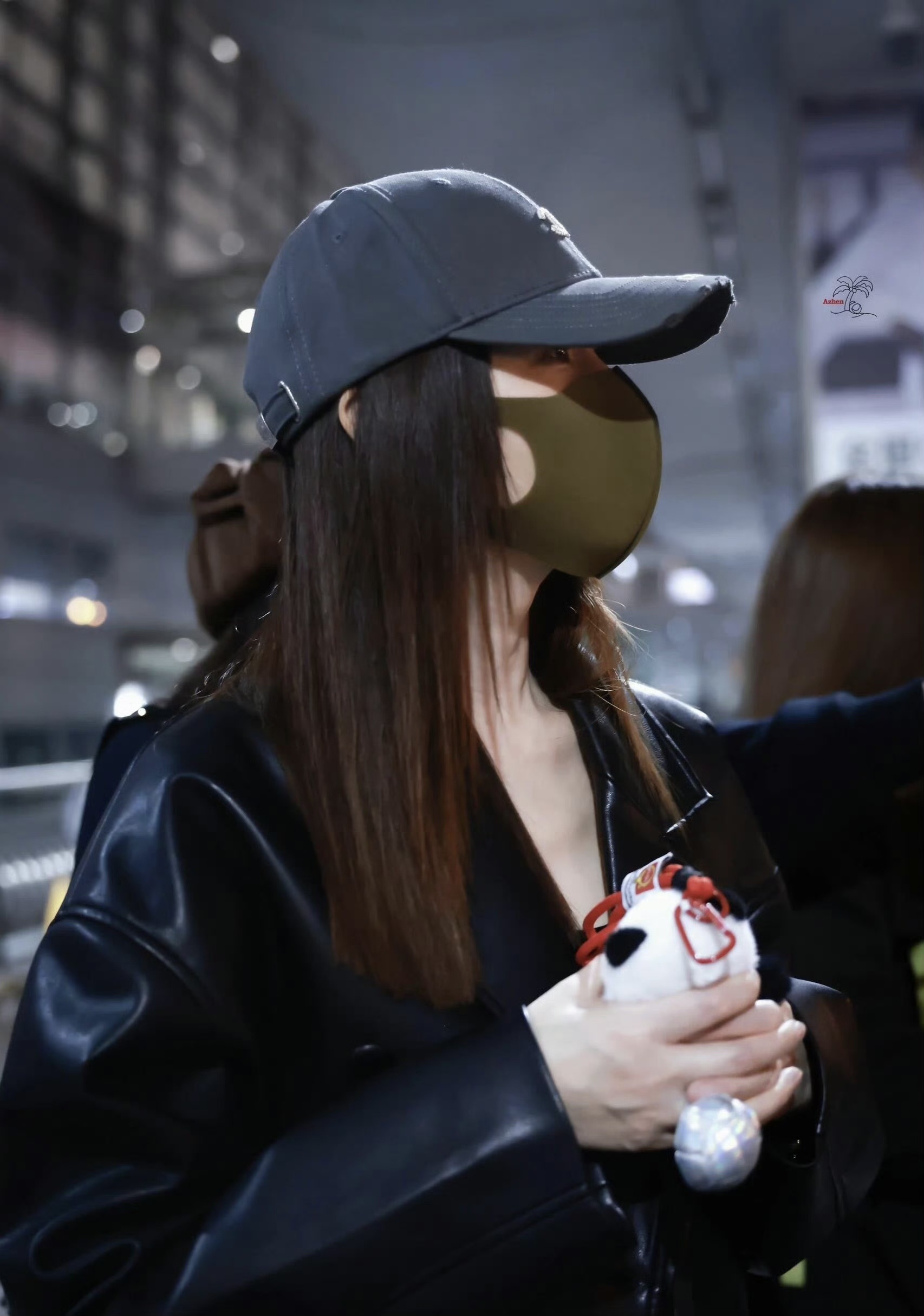 李小冉希望初舞台别摔跤 李小冉官宣浪姐，唱跳挑战自己，尽全力站在台上，姐当初可是