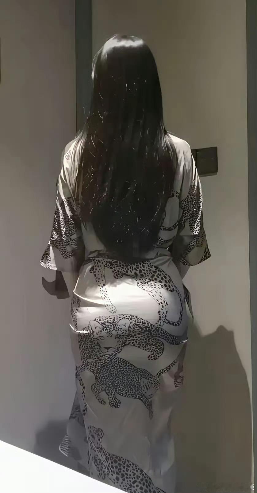 这款连衣裙有认识的吗，挺合身 ​ ​​​
