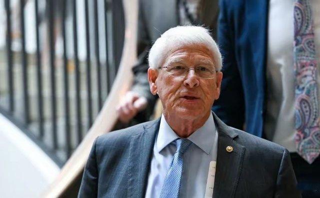 联合早报今天报道：“在美国谈判代表准备前往巴基斯坦与伊朗官员举行谈判之际，美国参