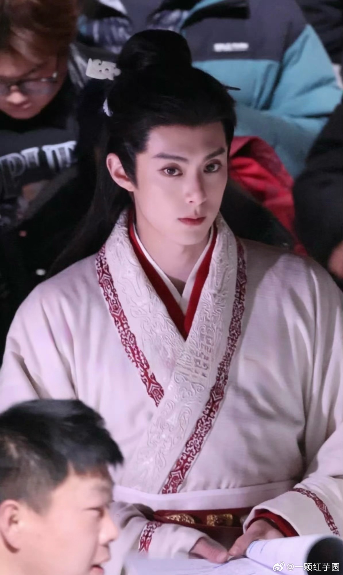 王鹤棣 将门独后新衣服路透！！这是生图吧！ 