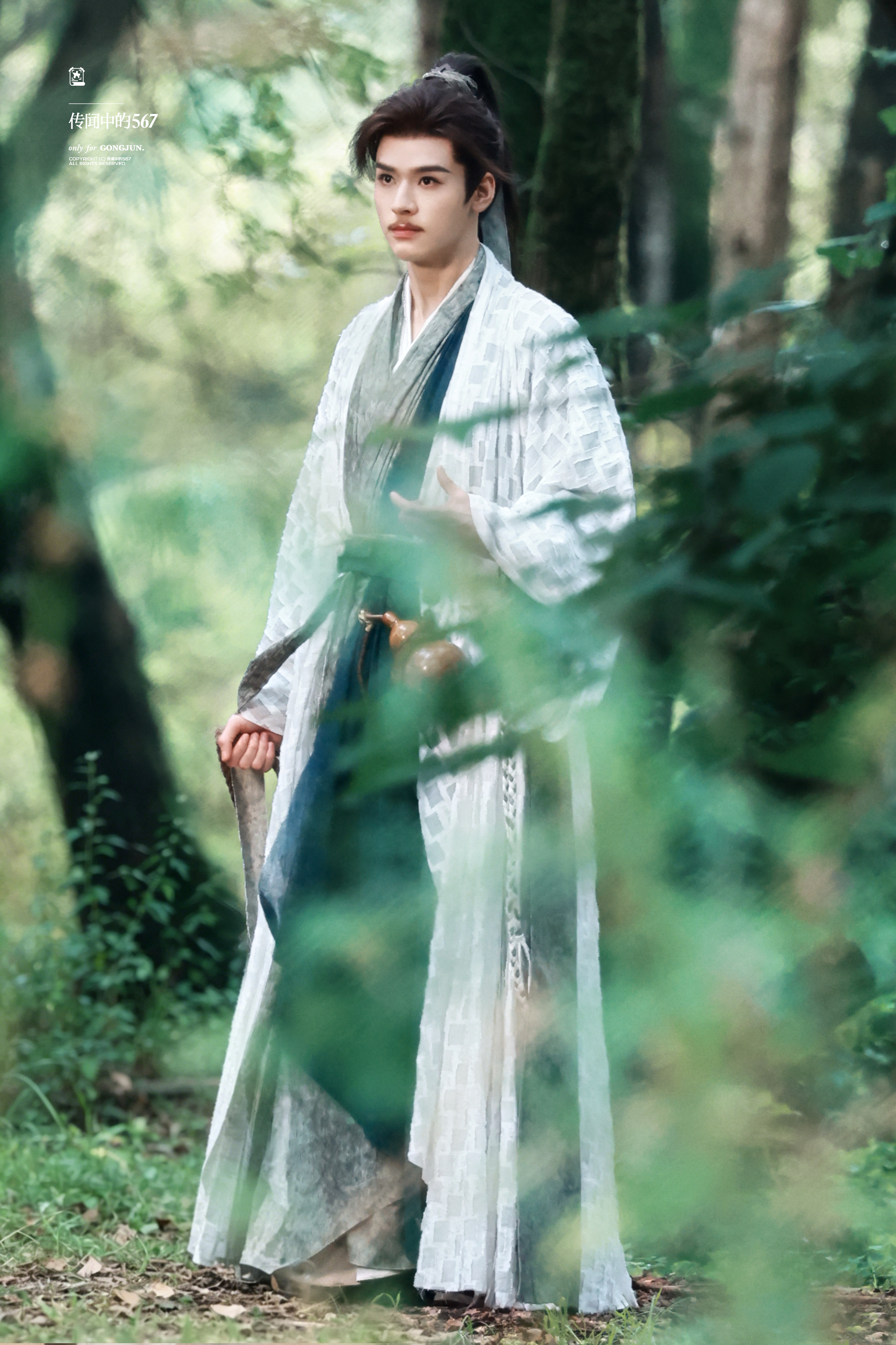 山黛暝，尘波澹绿无痕龚俊陆小凤 . 龚俊凤舞九天
