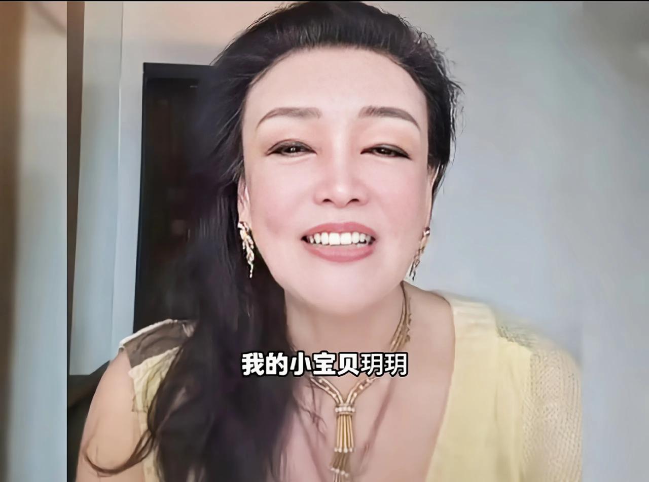 张兰大姐要去宝岛湾湾，孙女玥玥好喜欢，一顿猛夸让奶奶心花怒放
张兰前阵子去台湾看