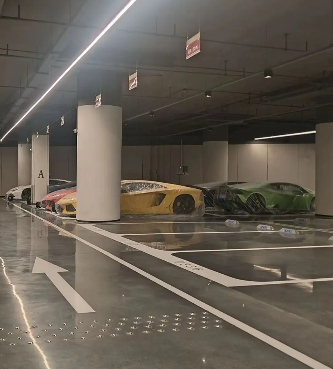 佛山神秘车库 几十台超跑 也是不开