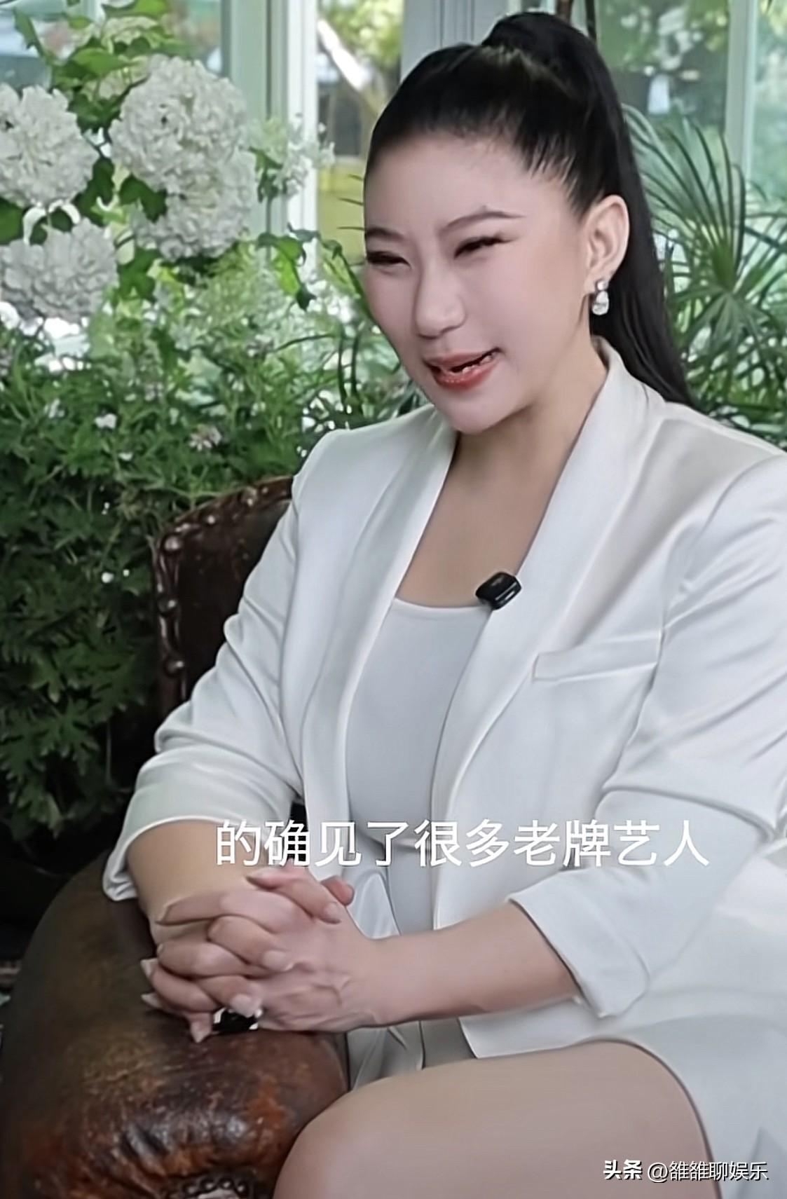 谢贤前女友Coco说：

“香港的老牌艺人之所以都保养的这么好，原因是持之以恒的