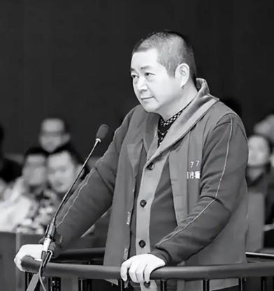 2012年，内蒙的一老板欠下高利贷5000万元，被债主装进铁笼沉入80米水库，2