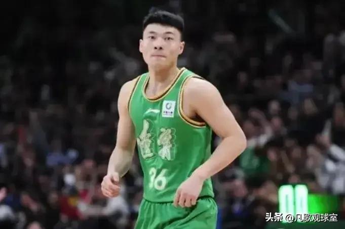 辽宁男篮也是郁闷极了，鄢手骐放在CBA自由球员市场愣是没有球队要，最后也只能认领