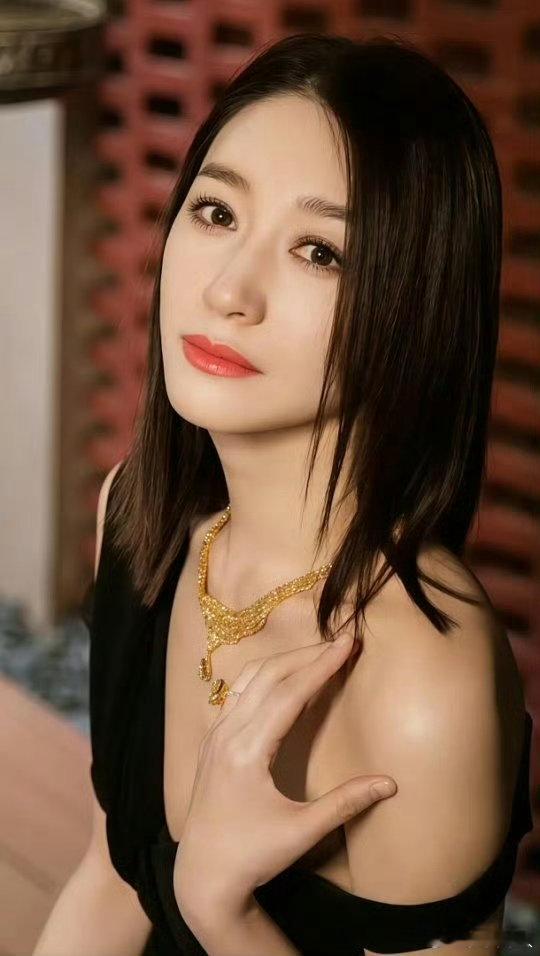 陈畅说李小冉靠一张脸在北舞躺平七年 什么叫靠脸躺平啊，那是美貌实力双在线好吗！李
