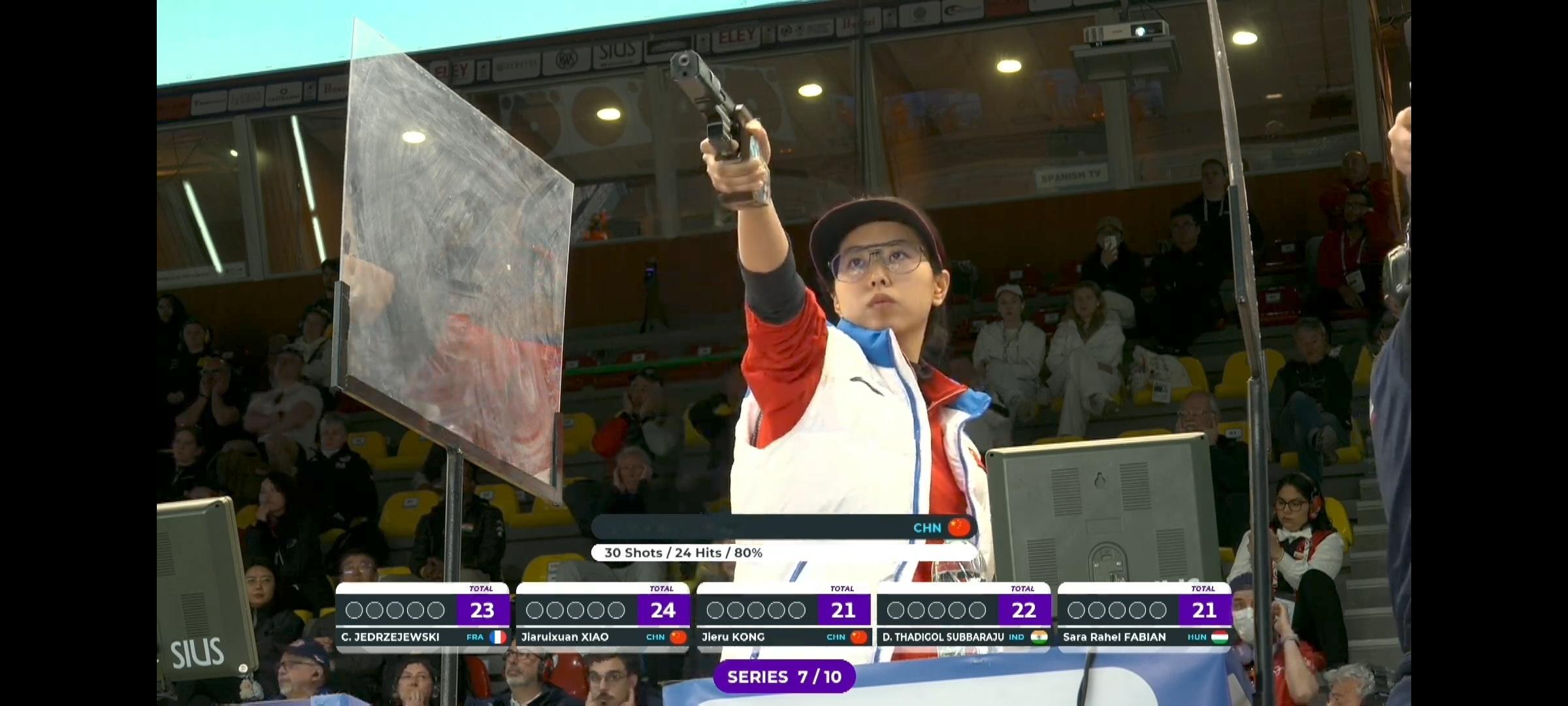 女子25米手枪🥇，肖嘉芮萱女子25米手枪🥈，孔婕如非常精彩的金牌加枪，两位选