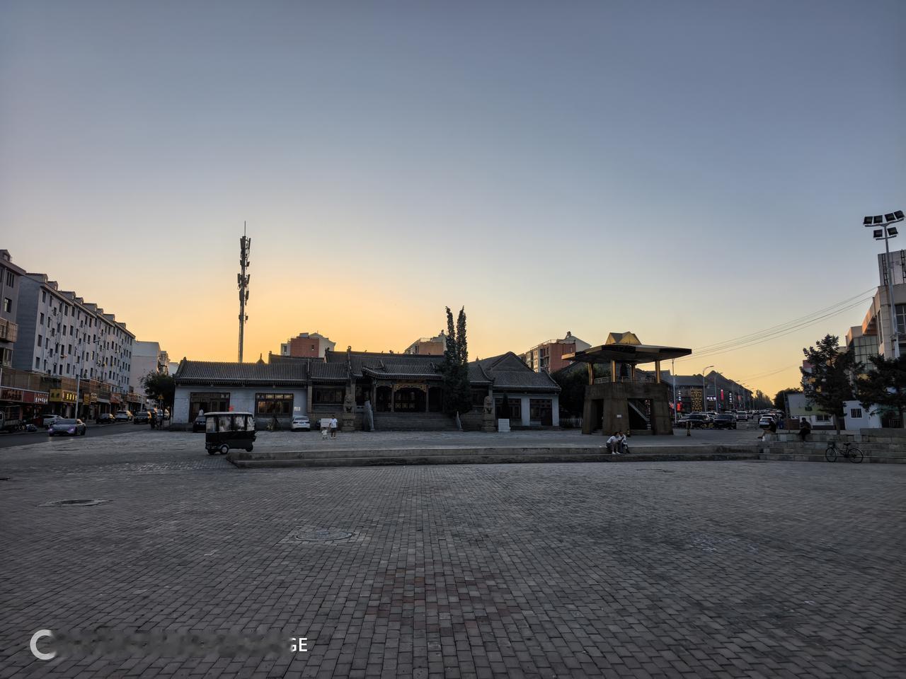 打卡包头财神庙，夕阳西下，塞雁南飞，霞光万丈！