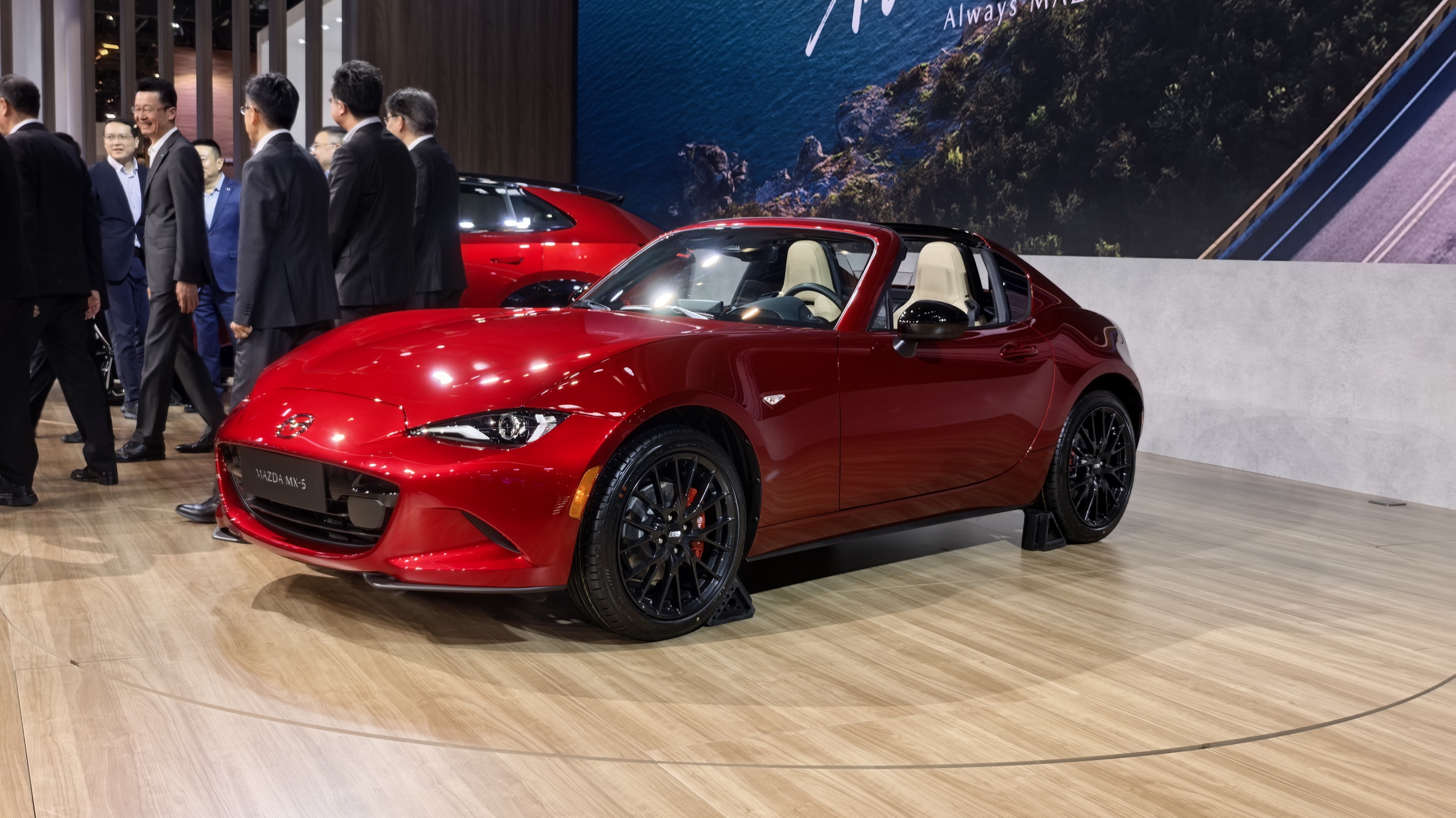 单就美的角度，马自达MX-5是车展最美，谁赞成谁反对？ 