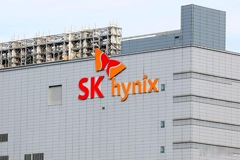 韩联社称一名SK海力士前职员因涉嫌向中国企业泄露商业秘密，二审被判有期徒刑。首尔