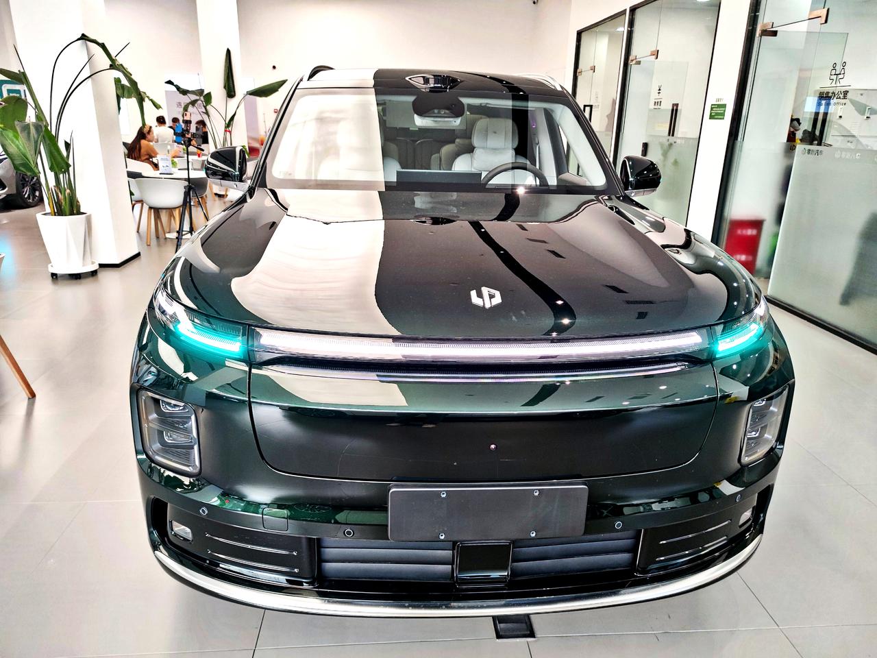 科技豪华旗舰《零跑D19》
  零跑D19是零跑旗下款SUV，产品定位为零跑汽车