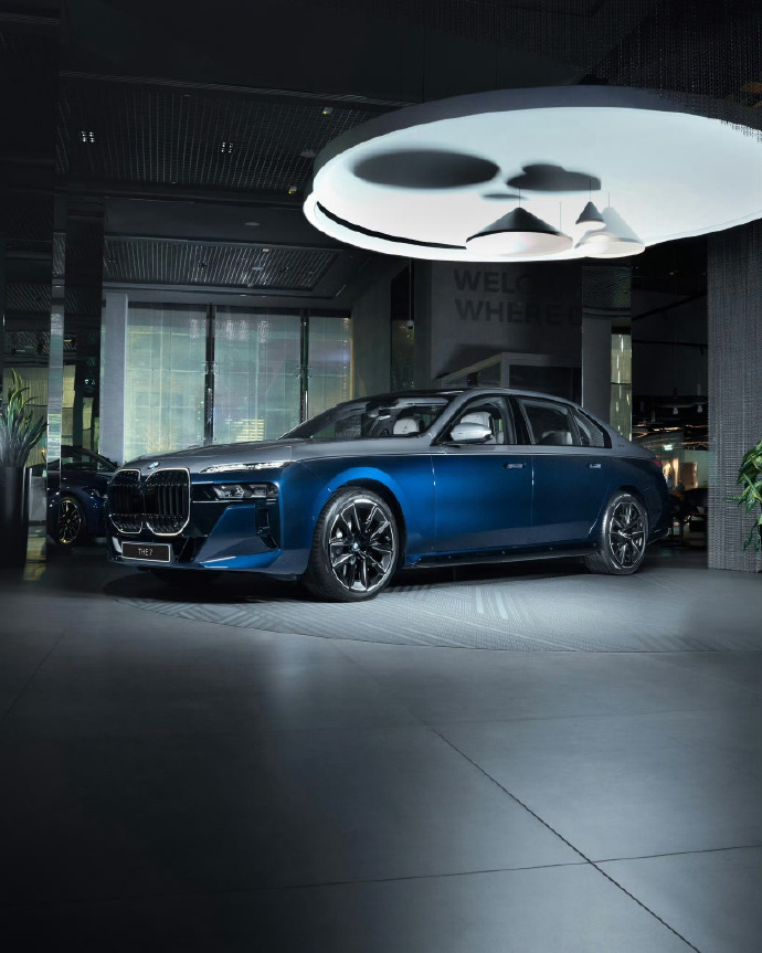 宝马7系Suhail特别版惊艳亮相，全球限量50台专为中东市场打造。以苏海尔星座