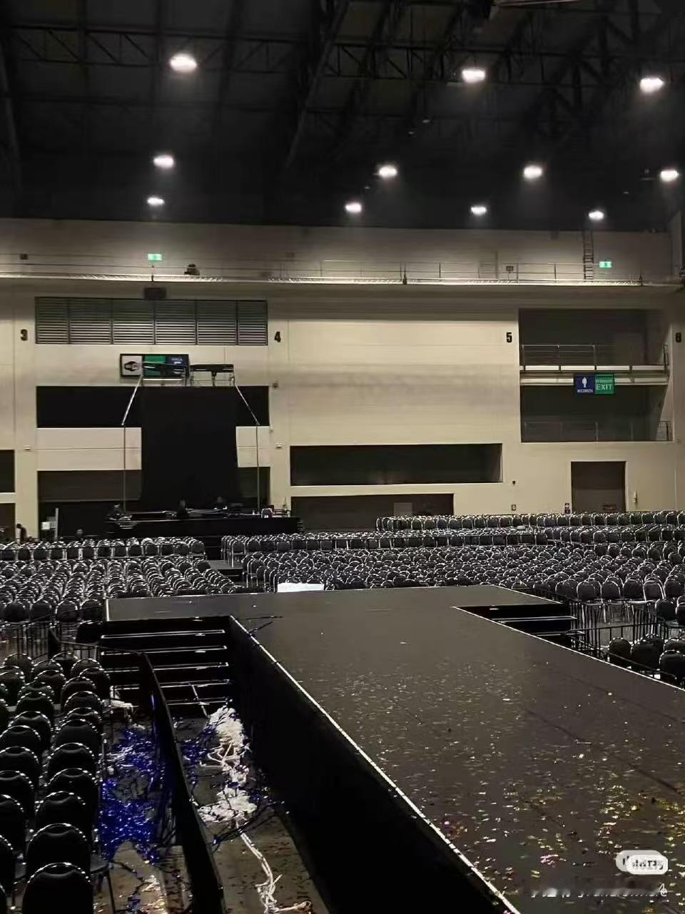 这么近我靠。。。 