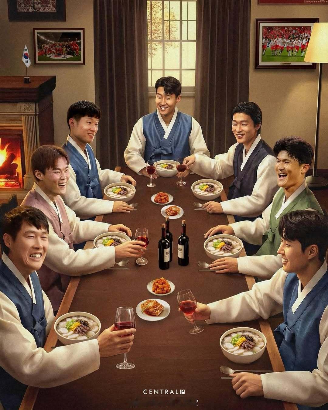 韩国网友做的国家队新年聚餐图，年糕汤配红酒？🍷 