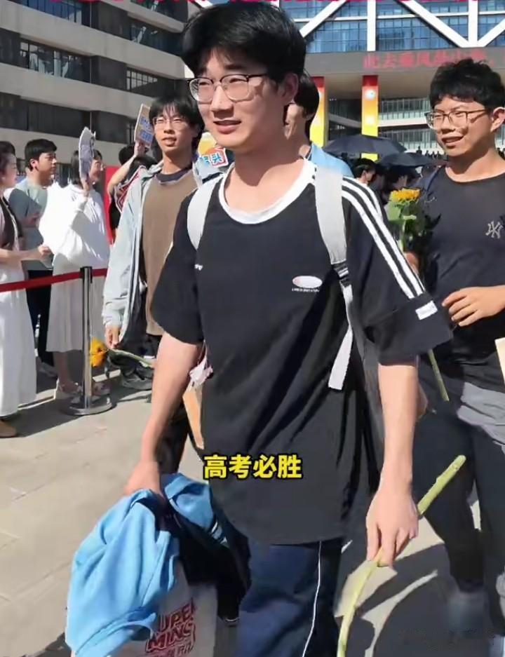 我认为会，上学时的美好时光以及，学生时代的纯真与幻想都是最真实的。年轻没有什么不