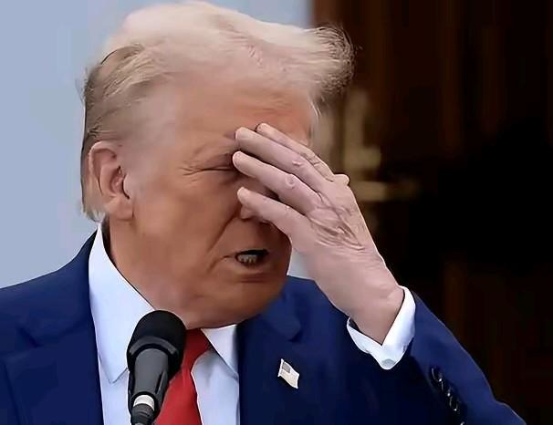 “天不怕地不怕”的特朗普，这回栽了！
​​治他的不是别人，竟是自己人！这位主儿就