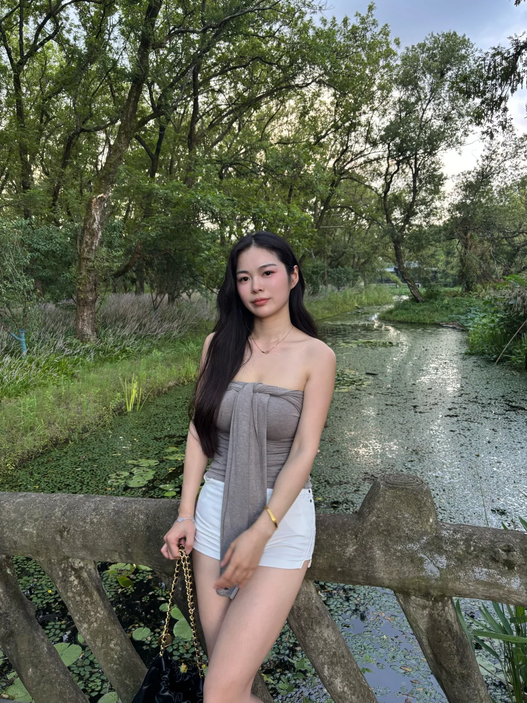 媚 明媚的媚