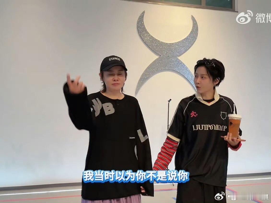 刘雨昕锐评王濛粉裙造型 乘风2026粉裙造型惊艳登场，王濛跳出不一样的舞台氛围感
