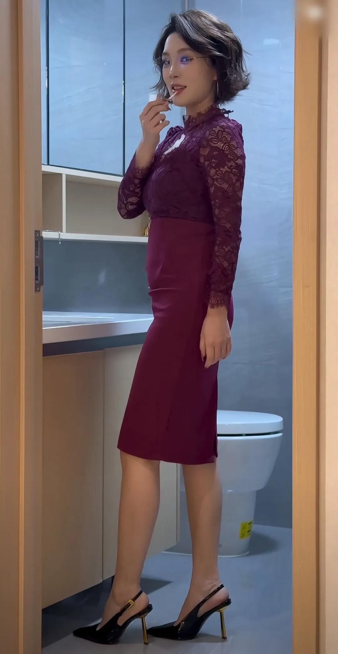 紫色战袍，很有韵味高清美女