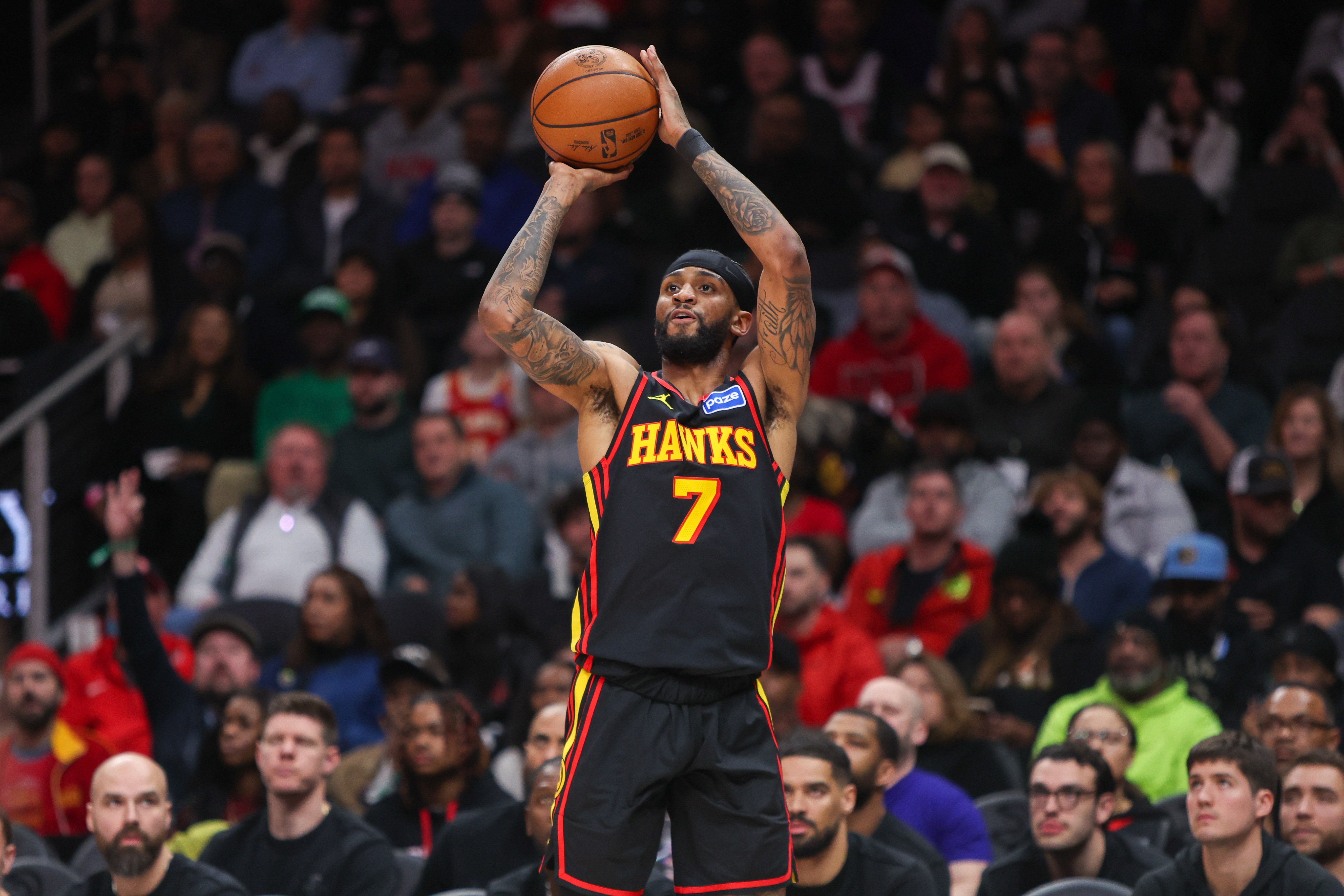 月最佳？亚历山大-沃克三月场均23.3分 三项命中率56/51/96%