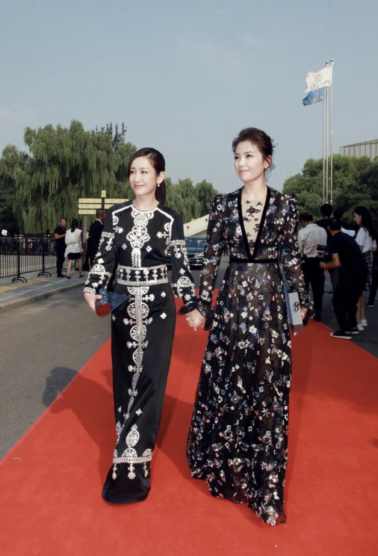 秦海璐与刘涛都是实力派女演员，两人还都是1978年出生的。

秦海璐与刘涛首次合