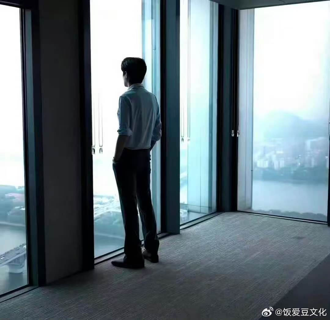 张若昀回应年会2暗黑解读 好多观众二刷电影之后挖出暗黑向细节，还在网上热烈讨论，