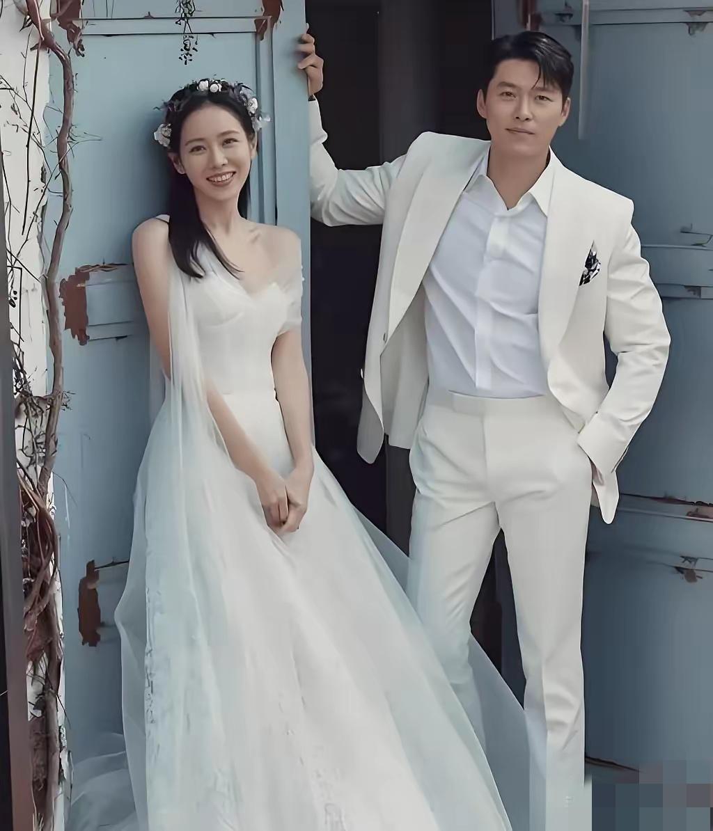 韩国娱乐圈里被称为“神仙伴侣”的那个美女叫什么名字？