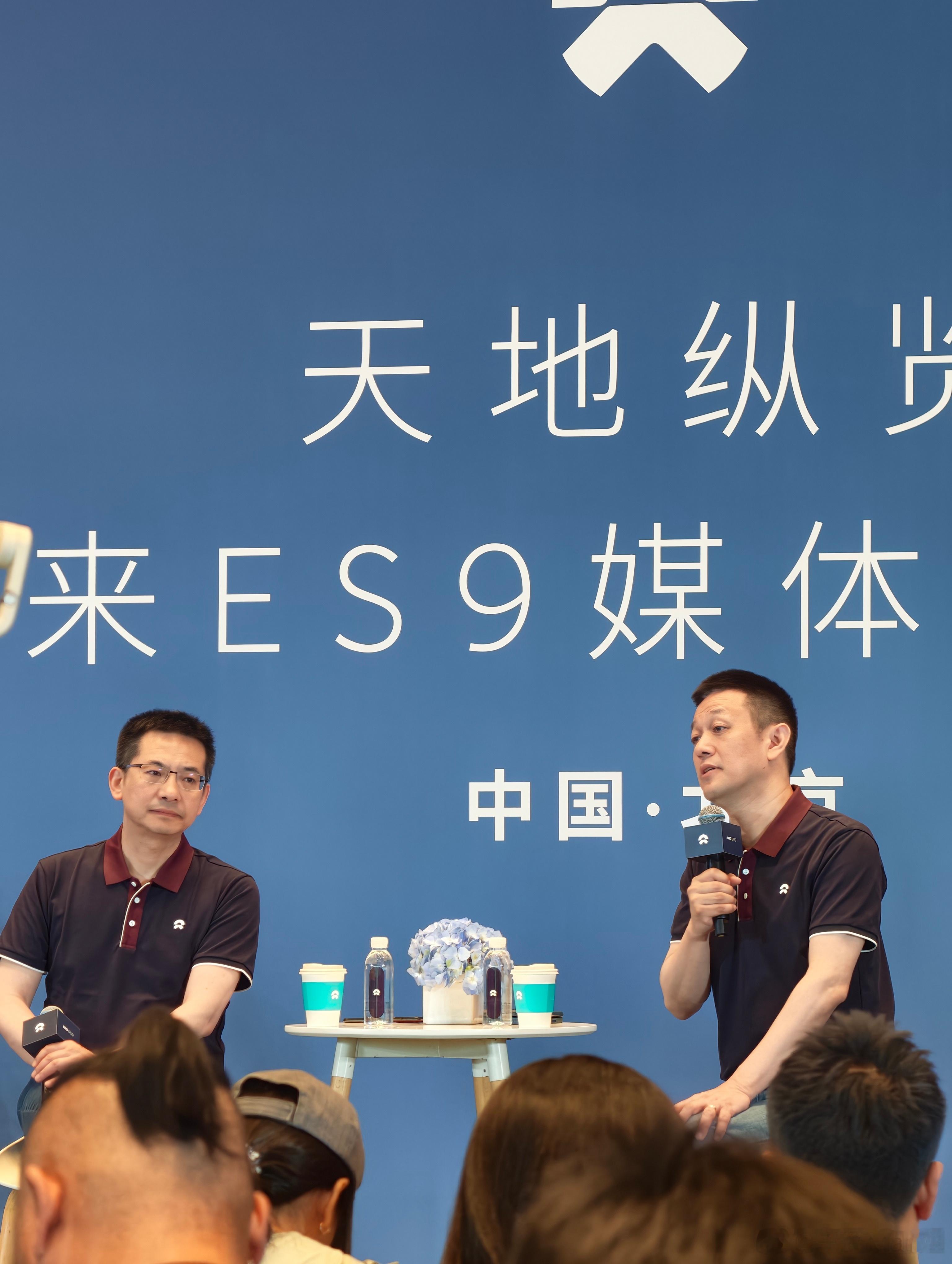 ES9媒体面对面，李斌没跟问界M9比加速比空间，反而聊起了"底色"。姚明昨晚说看