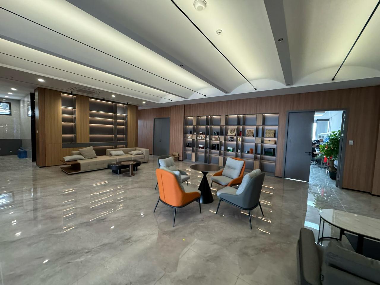 开个小店而已，怎么搞得像搞基建工程？

最近帮朋友盘了间小面馆，
才发现现在开店