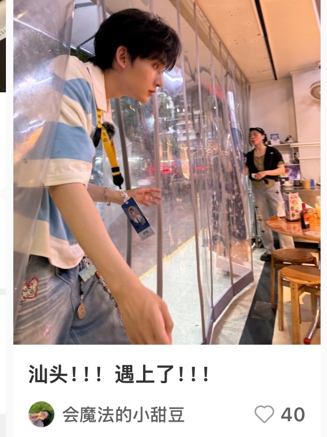 像是那种巨人闯入小房间，好大一只狗 