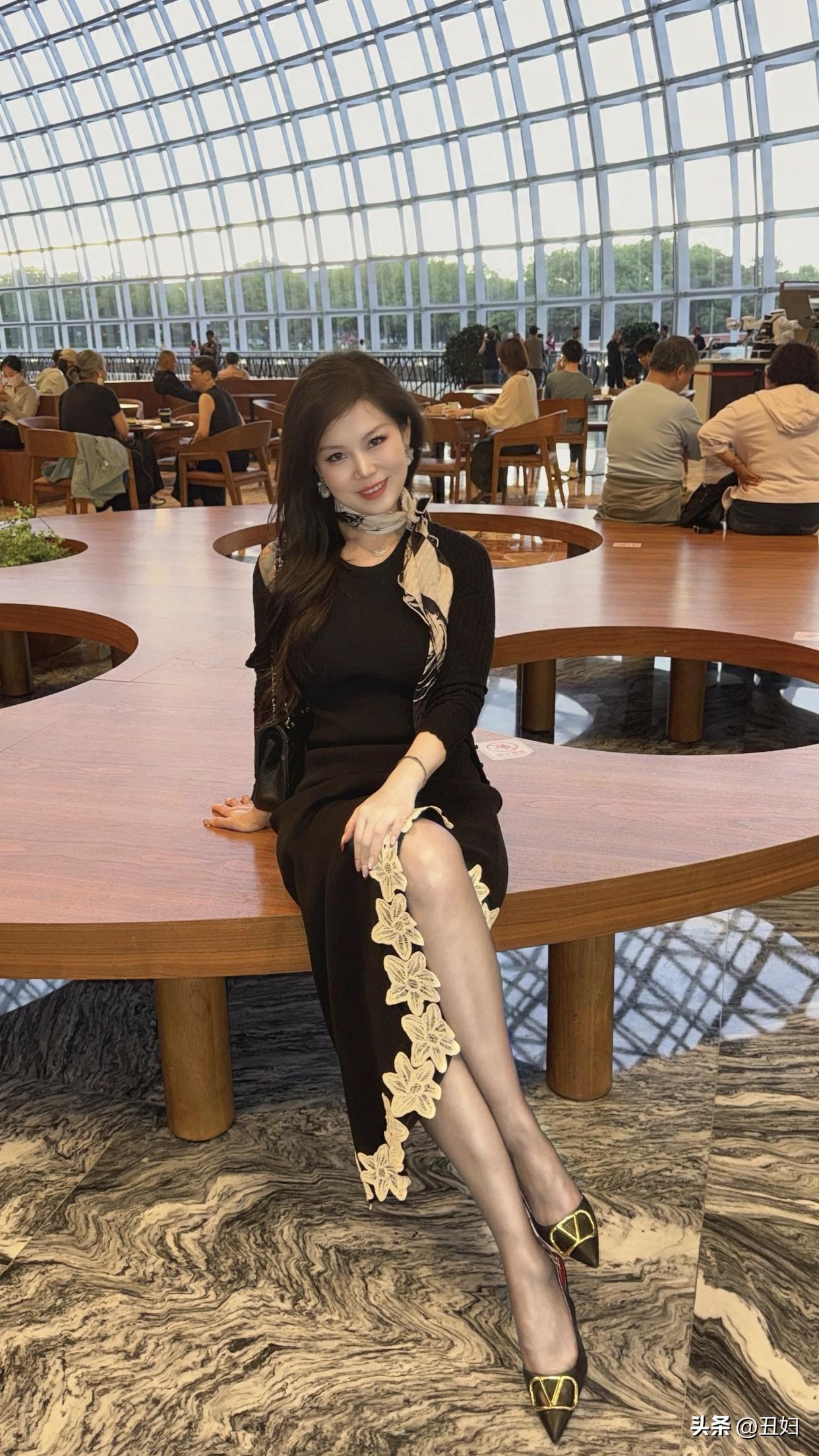 中年女人的气质有多重要?拥有气质的中年女人，能展现独特的成熟韵味。
