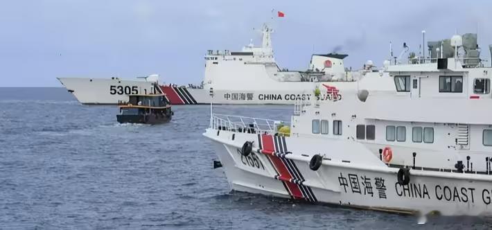菲律宾船企图非法登礁被中国海警驱离 1月24日，菲律宾3003号和3004号船未