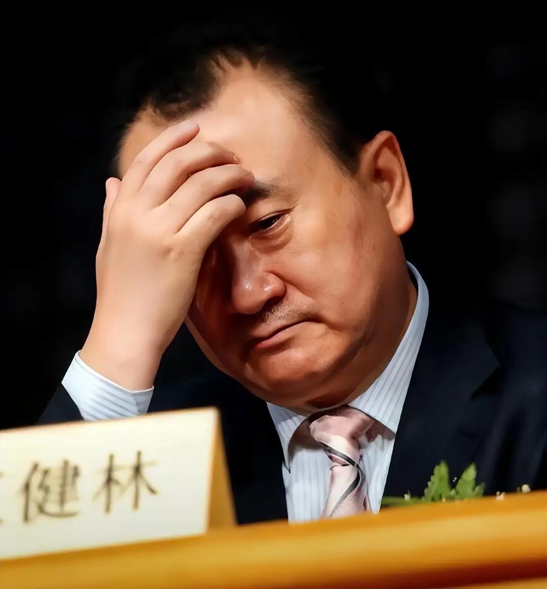 王健林已经惨到什么程度了？
 
72岁，曾经的中国首富，如今财富缩水九成以上，万